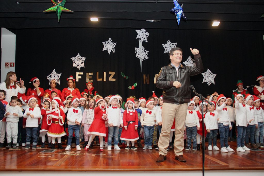 Auditório Municipal recebeu festa de natal do Pré-Escolar