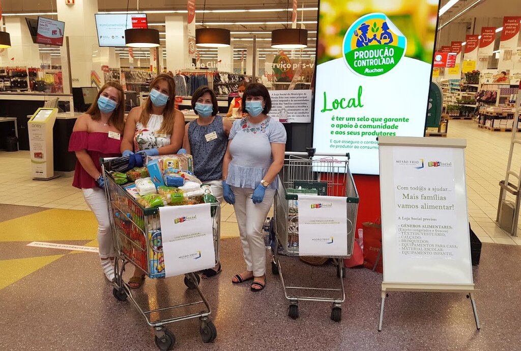 Ação Social promoveu campanha «Com tod@s a ajudar...mais famílias vamos alimentar!»