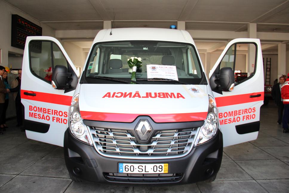 Autarquia atribuiu subsídio extraordinário a Bombeiros para a aquisição de duas ambulâncias