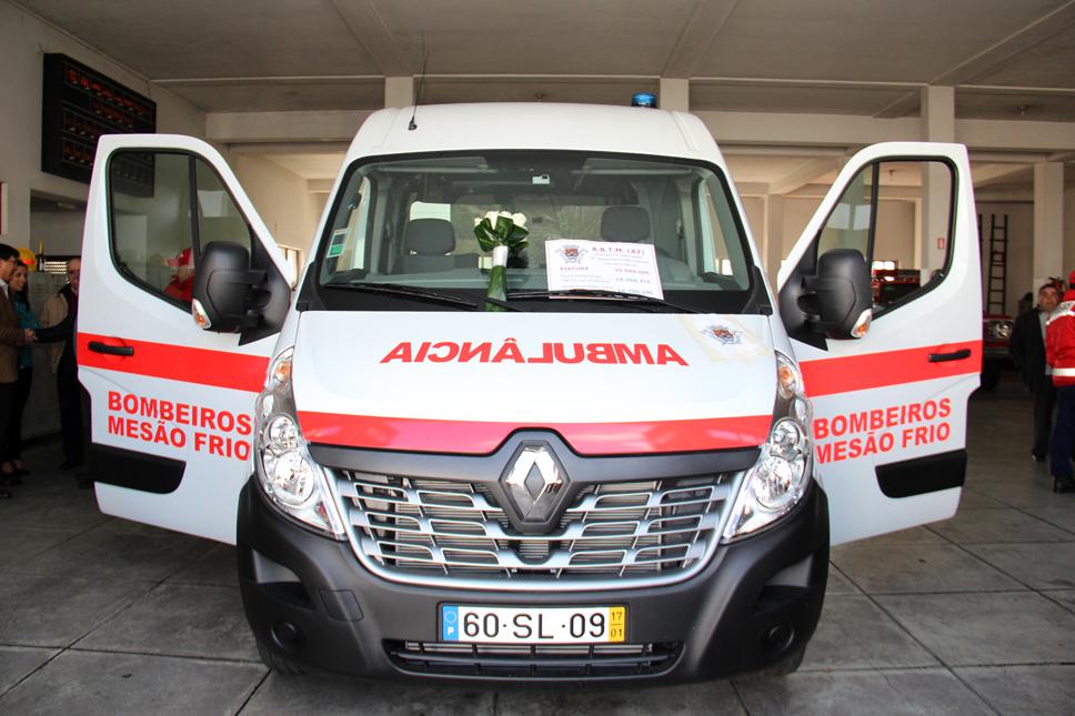 Autarquia atribuiu subsídio extraordinário a Bombeiros para a aquisição de duas ambulâncias 