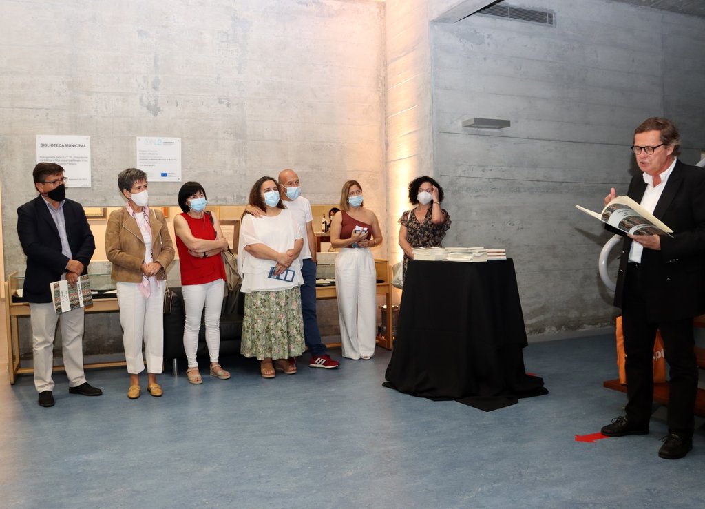 Biblioteca Municipal recebeu exposição do livro «Diálogo Familiar» entre Desenho e Poesia 