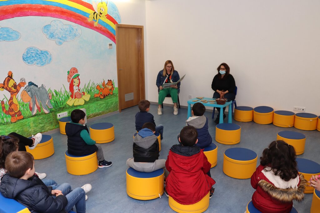Hora do Conto alusiva à Páscoa na Biblioteca Municipal