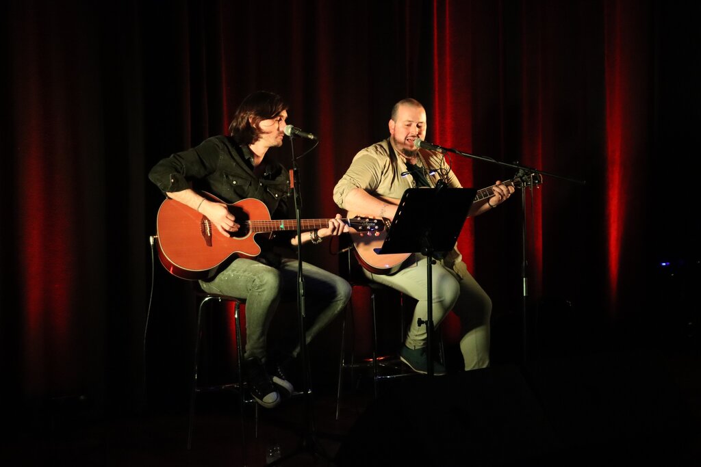 Casa cheia para assistir ao concerto «Autores de abril»