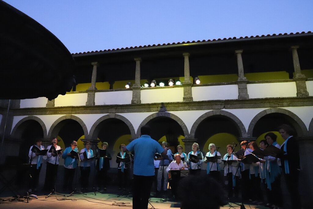 Coros da Ordem dos Médicos e da Universidade Sénior de Rotary da Régua atuaram em Mesão Frio