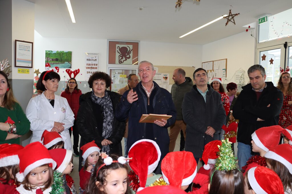 Presidente da Câmara visita Centro Escolar e oferece presentes