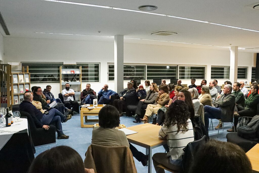 «Um livro com gente dentro» apresentado na Biblioteca Municipal