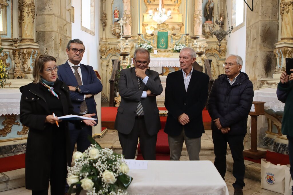 Assinatura de contrato para obras de beneficiação na Igreja de Cidadelhe