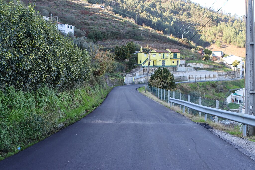 Município requalifica estradas em Vila Jusã