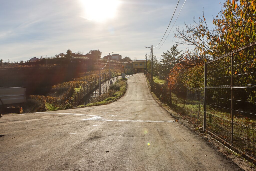 Município requalifica estradas em Vila Marim