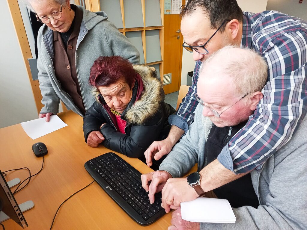 Ateliers (Re)Viver iniciam aulas de Informática e aprendem a lidar com emoções