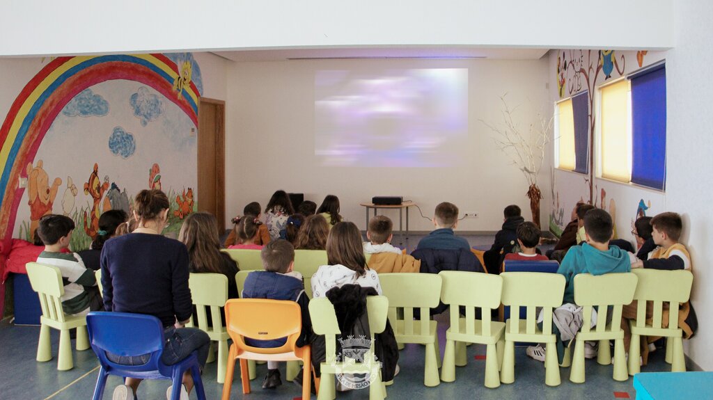 Biblioteca Municipal proporciona sessão de cinema a crianças da Misericórdia de Mesão Frio