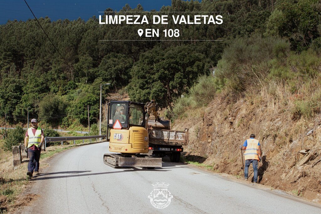 Município Procede à Limpeza de Valetas