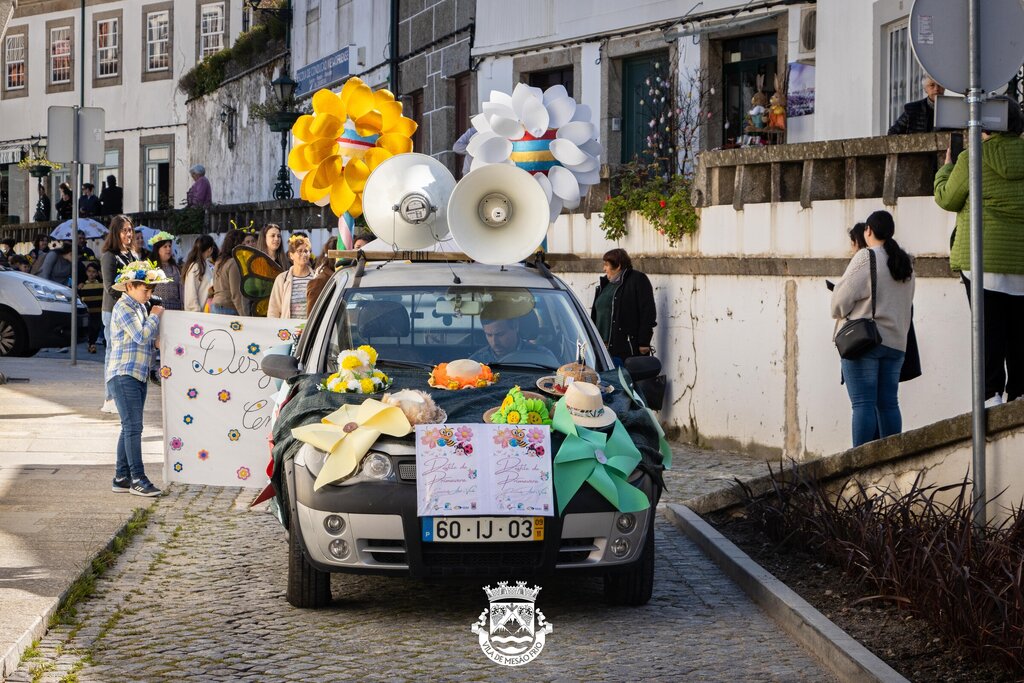 Comunidade Escolar e Ateliers (Re)viver em Desfile de Primavera