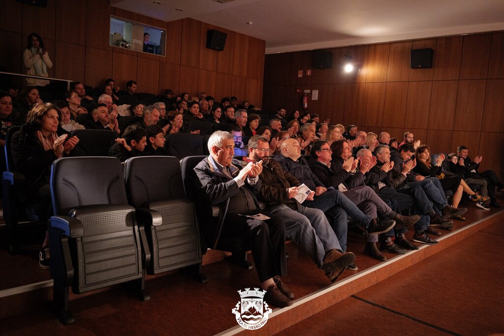 Auditório Com Sala Cheia em Noite de Teatro