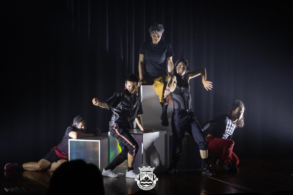 Auditório Municipal recebe dança contemporânea