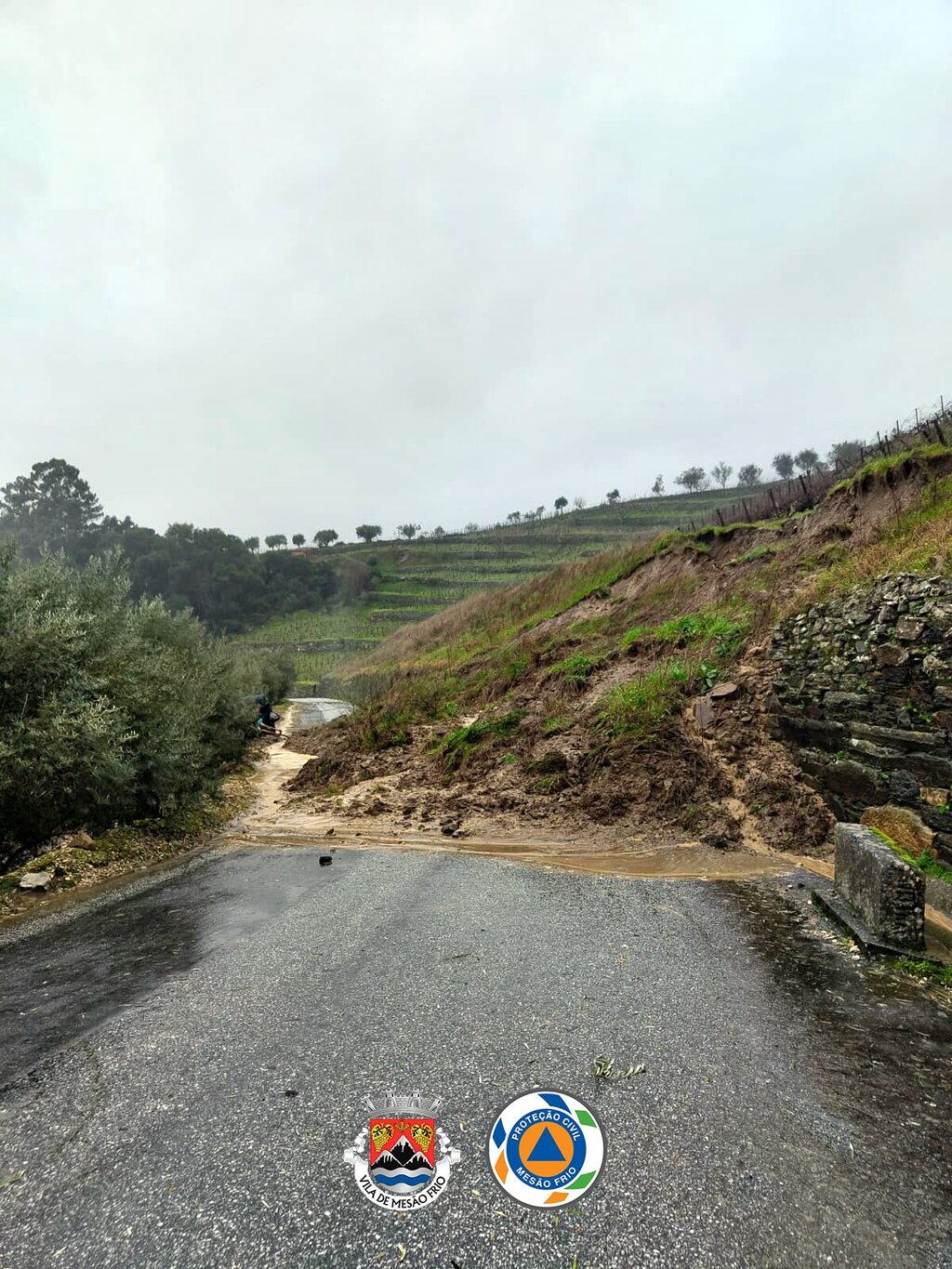 Derrocada na Estrada Municipal 602-1 - Acesso interdito