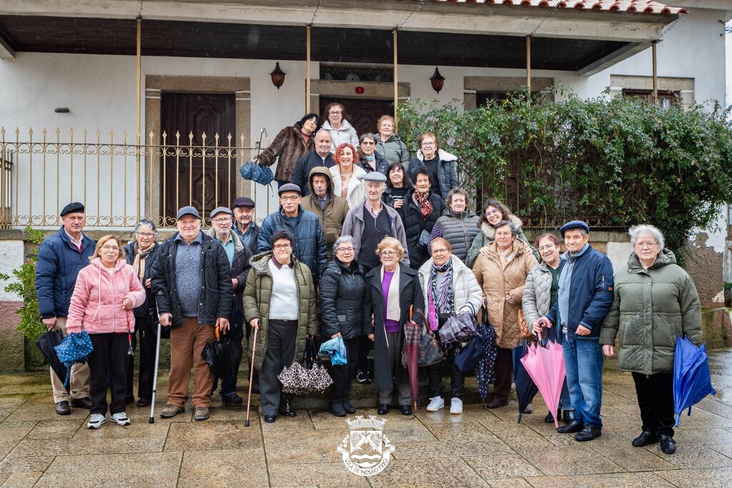 Ateliers (Re)viver visitam Trevões e Museu Etnográfico