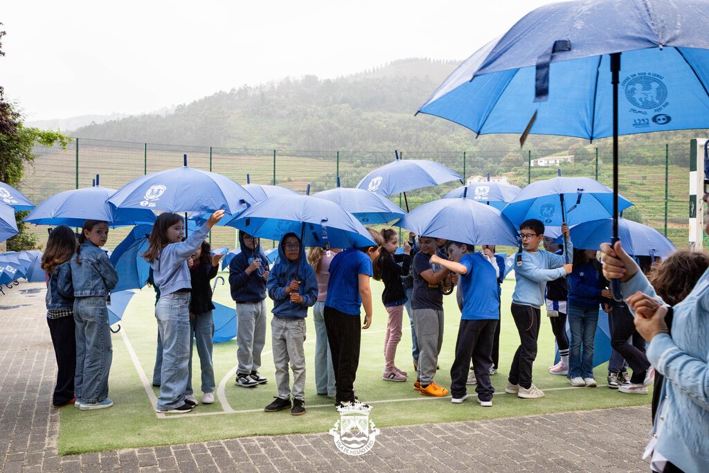 Laço Humano Azul assinala Mês da Prevenção dos Maus-Tratos na Infância