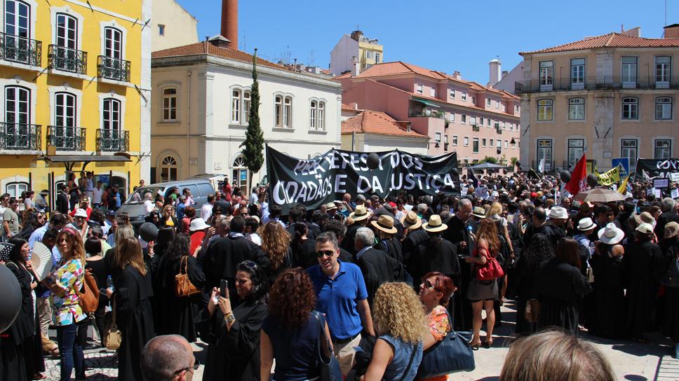 Mesãofrienses manifestaram-se na Assembleia da República contra o encerramento do Tribunal Judicial