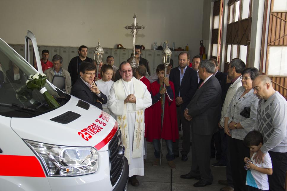 Bombeiros têm nova Ambulância de Transporte Múltiplo