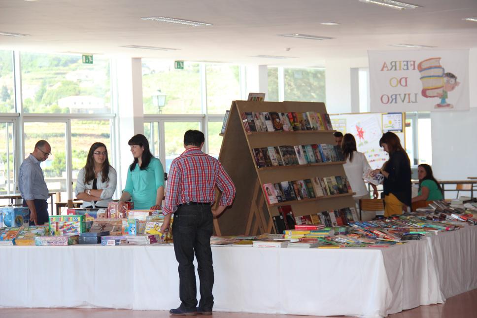 Durante cinco dias centenas de pessoas passaram pela Feira do Livro