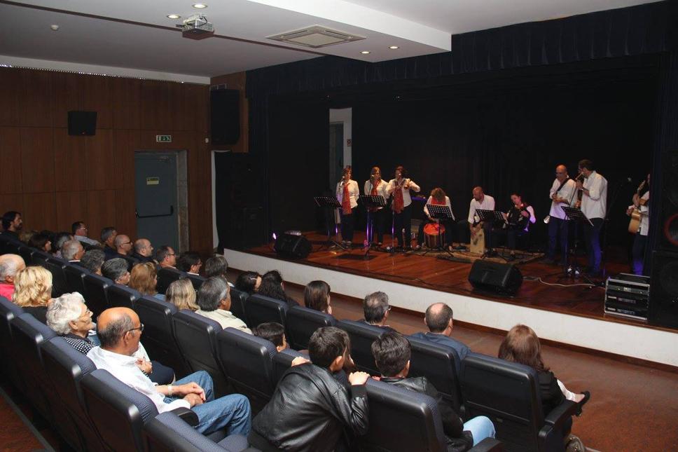 Espetáculo de cantares populares no auditório municipal