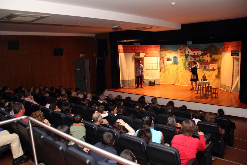 Peça de teatro «Há horas felizes» no Auditório Municipal