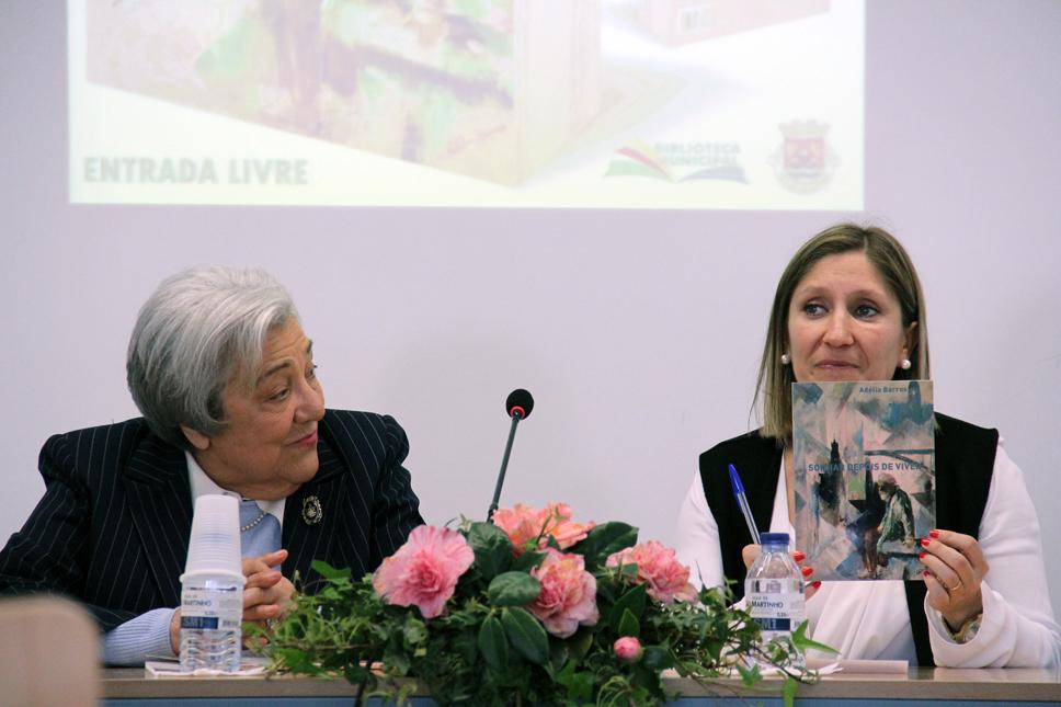 Conterrânea apresentou livro na Biblioteca Municipal