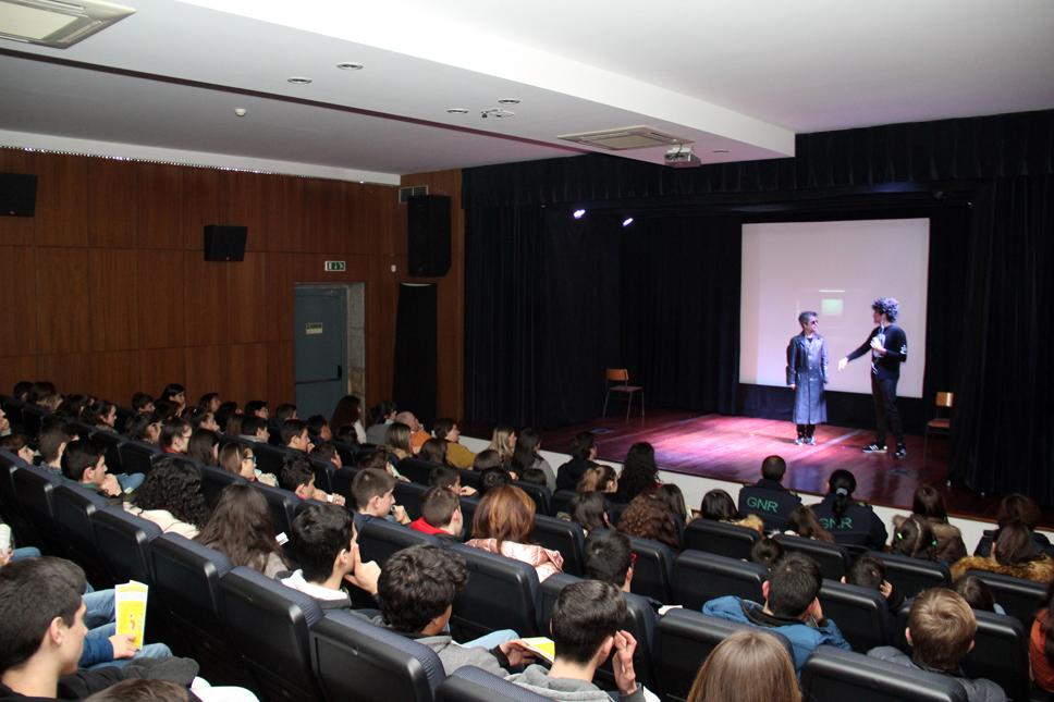 Peça de teatro deu dicas aos mais jovens sobre internet segura