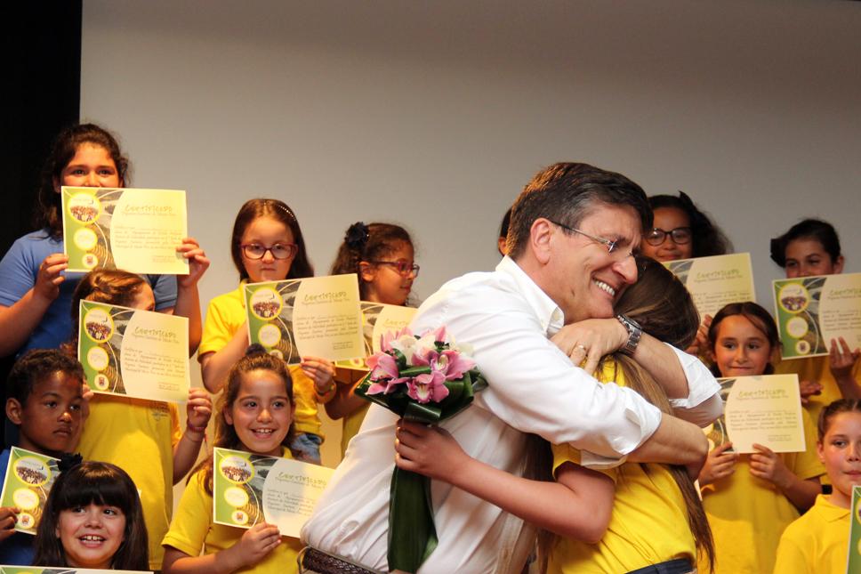 Antestreia de coro infantil lotou auditório municipal