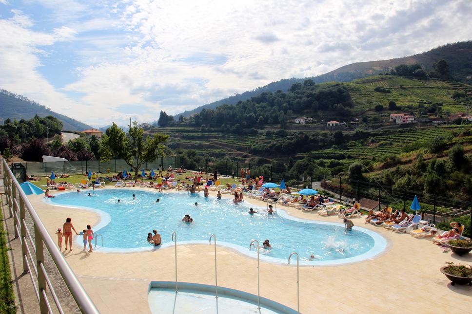 Dia Internacional da Juventude: Entrada gratuita na piscina e música ao vivo