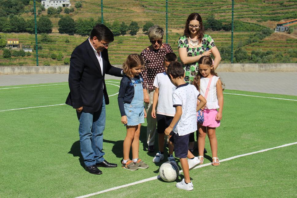 Centro Escolar inaugurou campo com relvado sintético