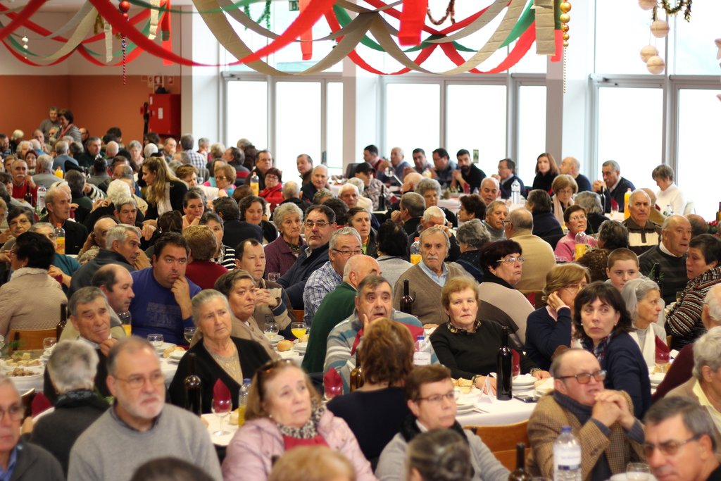 Almoço de Natal juntou várias centenas de seniores