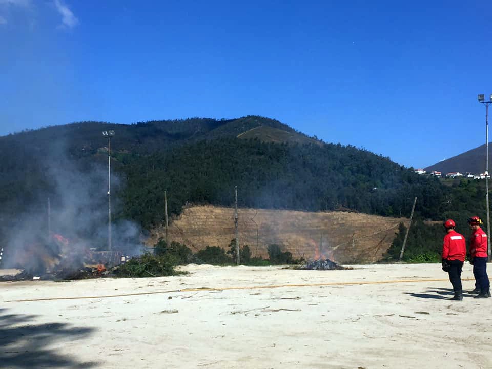 Câmara e EIP procederam à limpeza da área junto à zona industrial