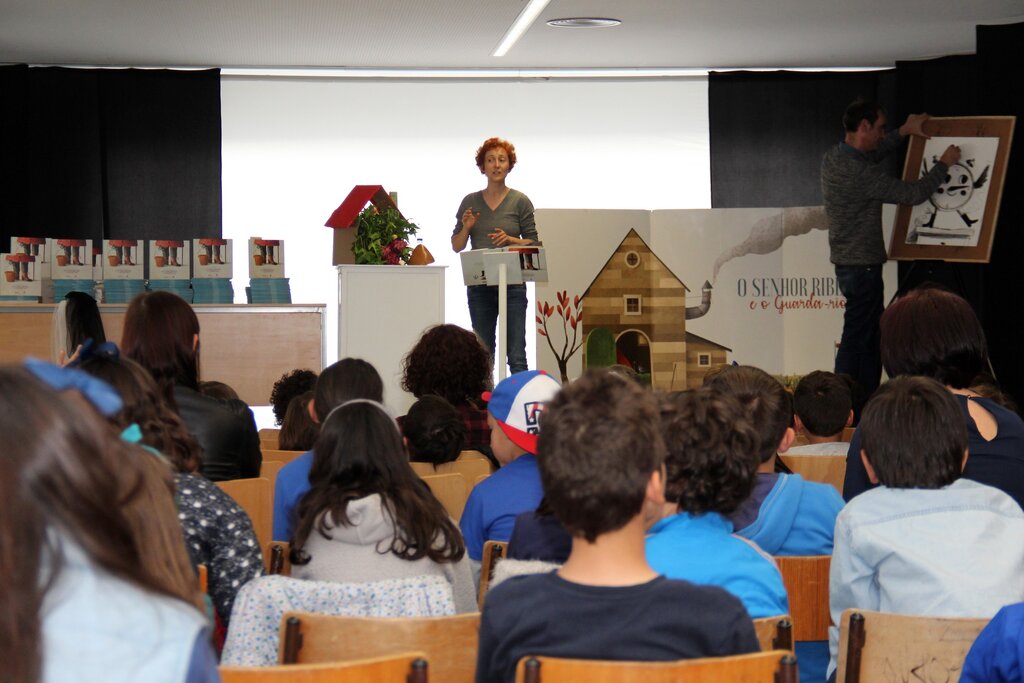 Livro «O Senhor Ribeiro e o Guarda-Rios» apresentado na biblioteca