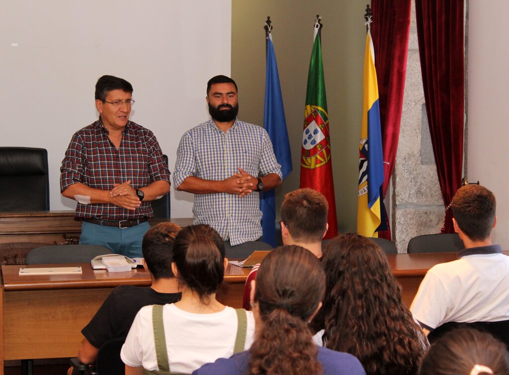 Autarquia entregou bolsas do programa OTL a duas dezenas de jovens