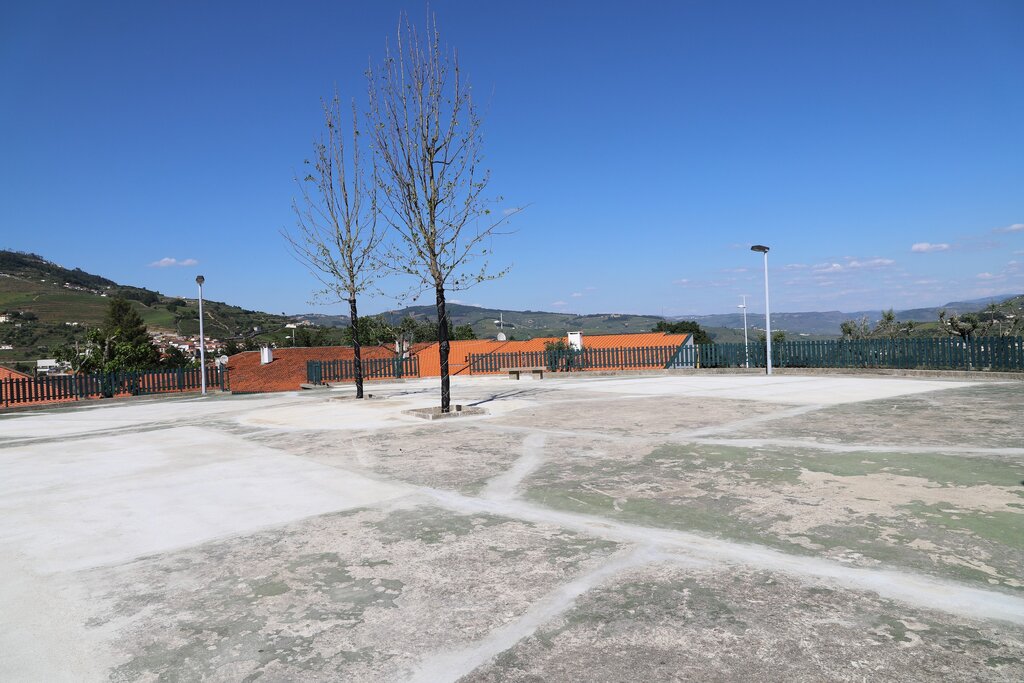 Largo do Pinheiro Manso e jardins envolventes ao Bairro Sá Carneiro requalificados 